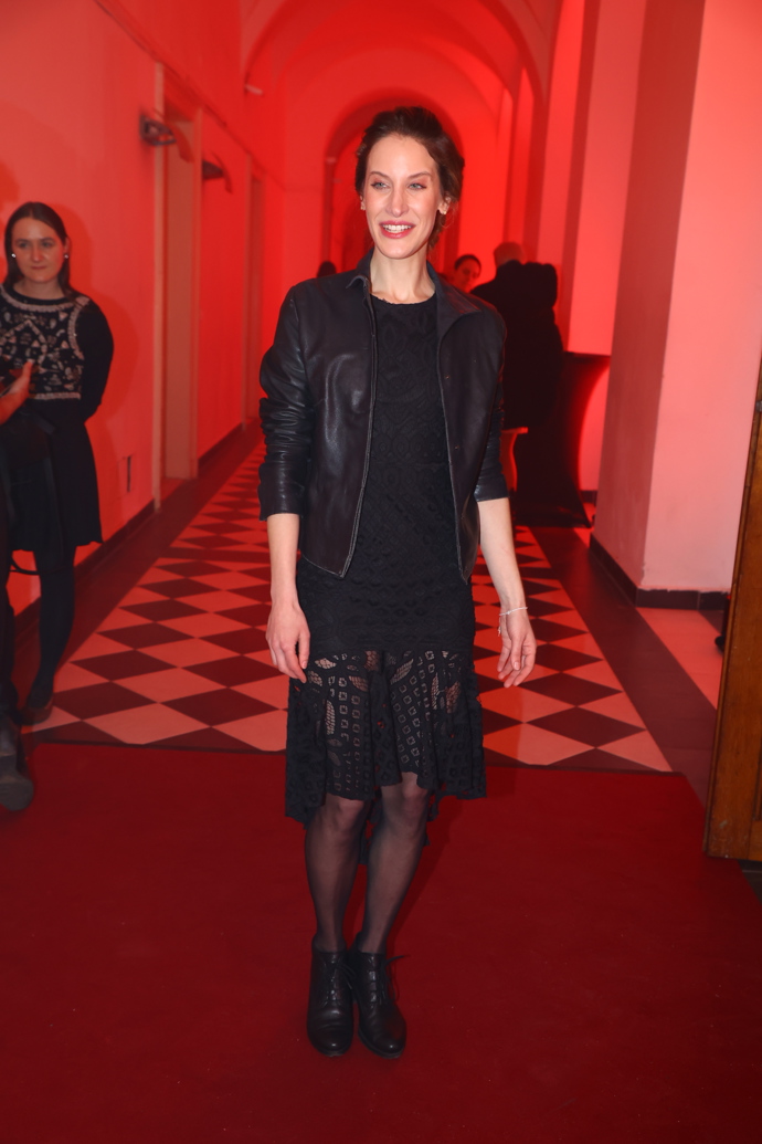 Marie Renčová ukázala hnědé vlasy.  