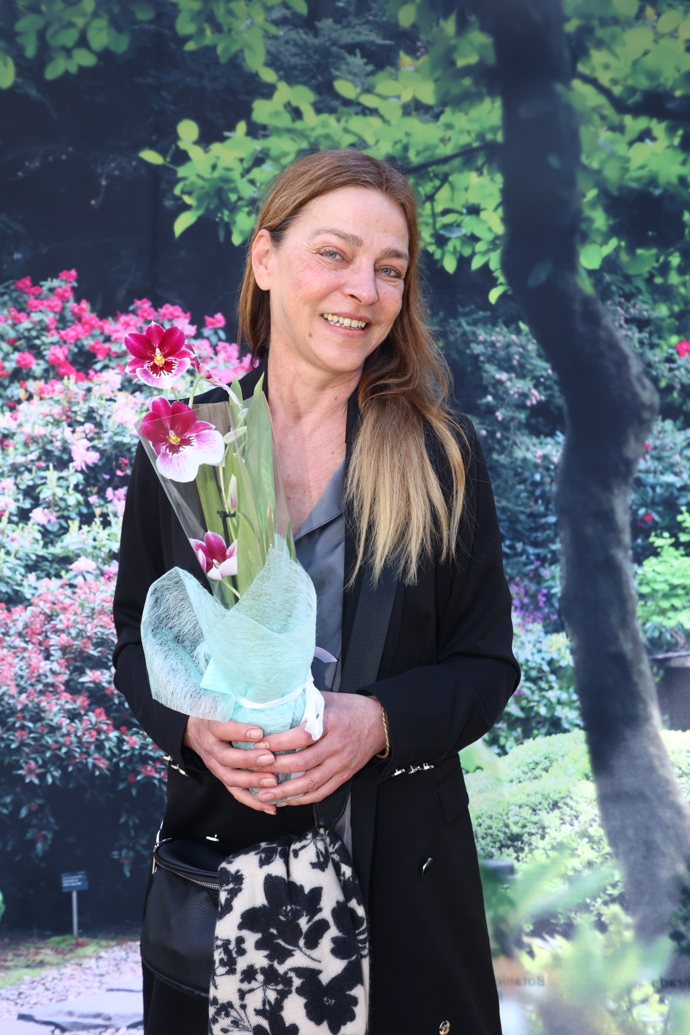 Lucie Zedníčková s orchidejí. 