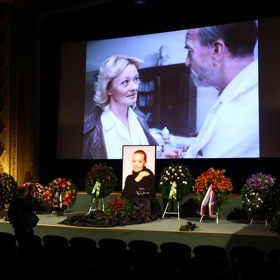 Na pohřbu Jany Brejchové se promítaly úryvky z jejích filmů. 