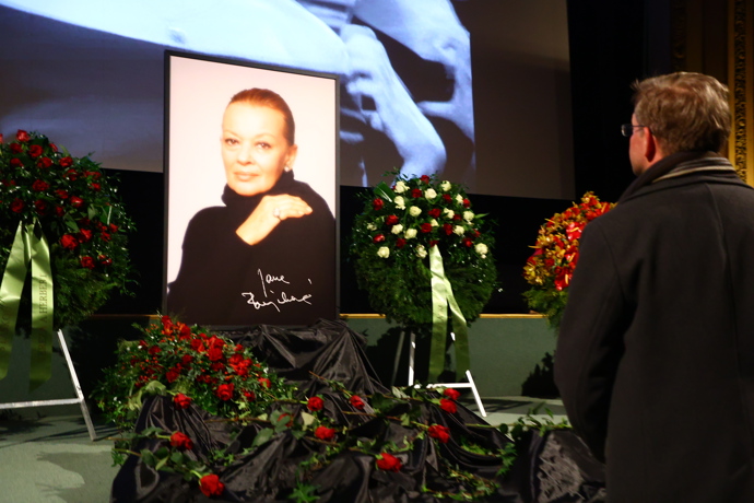 Česko se loučí s Janou Brejchovou.