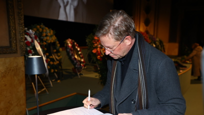 FOTO: Aleš Cibulka napsal do knihy emotivní vzkaz.