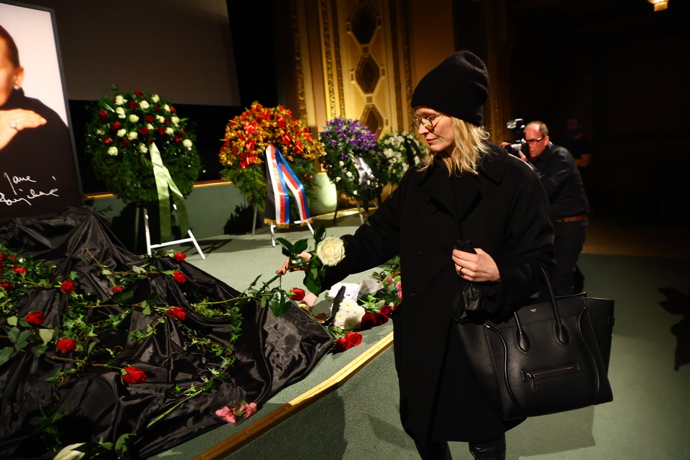 Aňa Geislerová se přišla rozloučit s Janou Brejchovou.