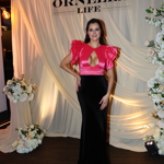 Ornella Koktová oblékla na svoji narozeninovou oslavu růžovo-černé šaty od návrhářského dua Poner.