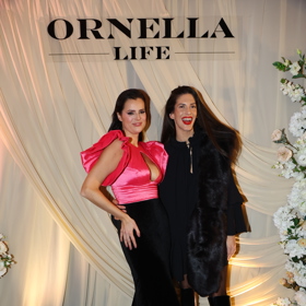 Aneta dorazila na narozeniny Ornelly Koktové.