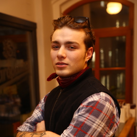 Šimon Opp momentálně zažívá velmi úspěšné období a připravuje pro fanoušky spoustu hudebních novinek.