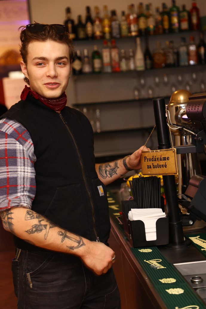 Šimon se nyní plánuje soustředit primárně na svou rozjetou hudební kariéru a už v dubnu ho čeká velký křest nového EP v pražské Akropoli.