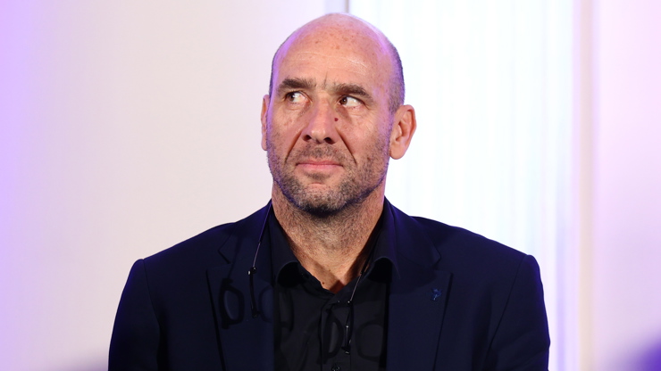 Během rozhovoru se tvrdě ohradil proti kritikům a vyjádřil velký respekt k ženskému sportu.