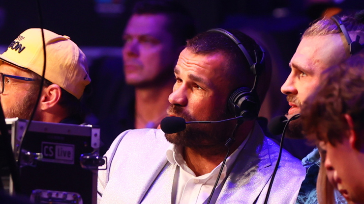 Karlos Vémola a Jiří Procházka v roli komentátorů.