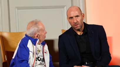 FOTO: Své dvě dcery sice na zelený trávník nikdy nevedl, ale sport u nich hraje velmi důležitou roli.