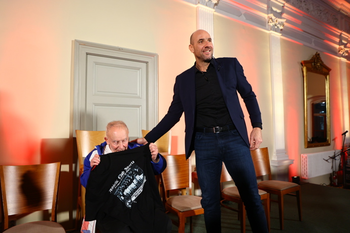 Za svými slovy si nadále pevně stojí, i když tuší, že zaryté hokejové fanoušky tím zřejmě příliš nepotěší.