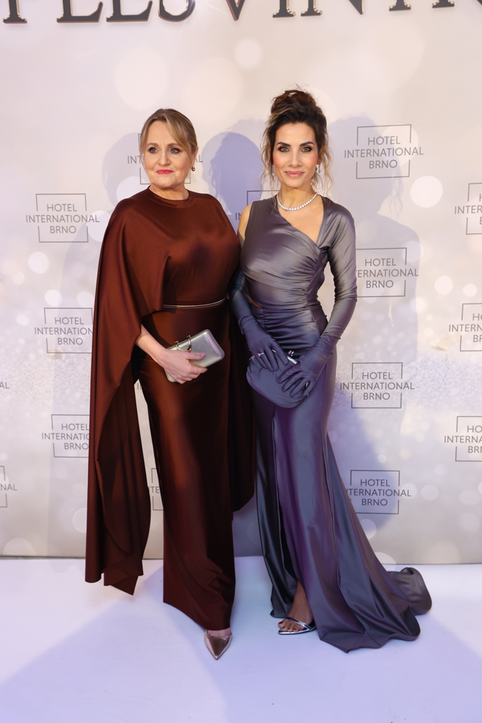 Eva Decastelo Regina Řandová.