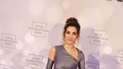 FOTO: Krásná Eva Decastelo na Plesu v Intru.