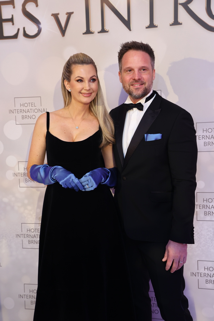 Moderátorka Sandra Parmová s partnerem.