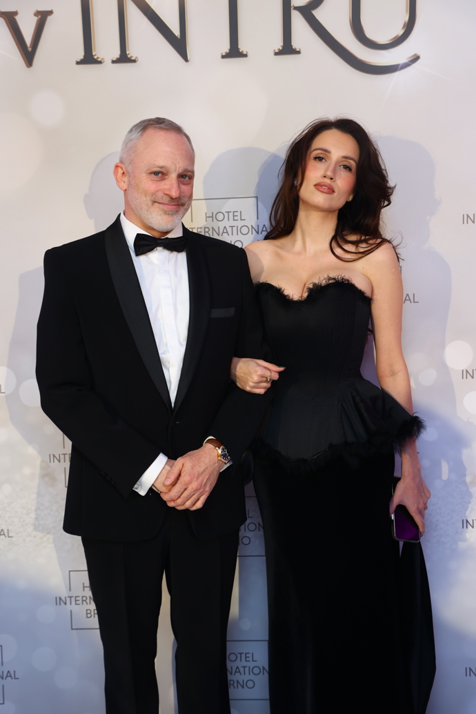 Elizabeth Kopecká vyrazila na ples v Intru.