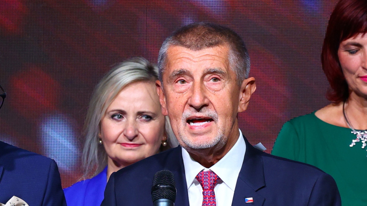Andrej Babiš  během tiskovky.
