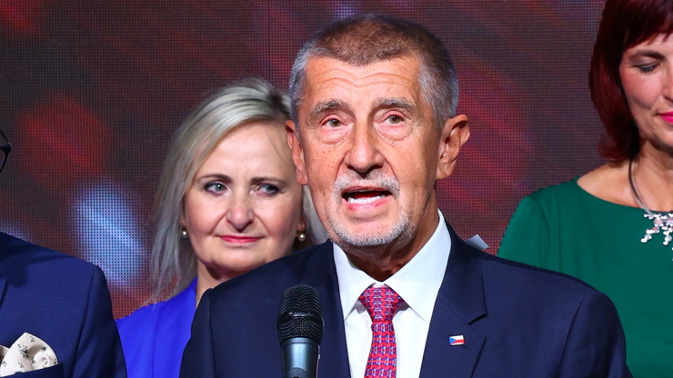 Andrej Babiš  během tiskovky.