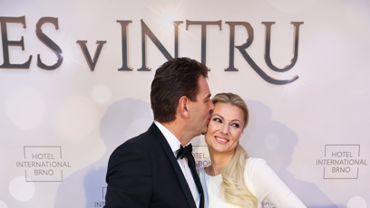 FOTO: Jitce Kocurové láska s manželem jen kvete.