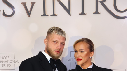 FOTO: Ples v Intru si nenechali ujít ani Nela Slováková s Radkem Roušalem.