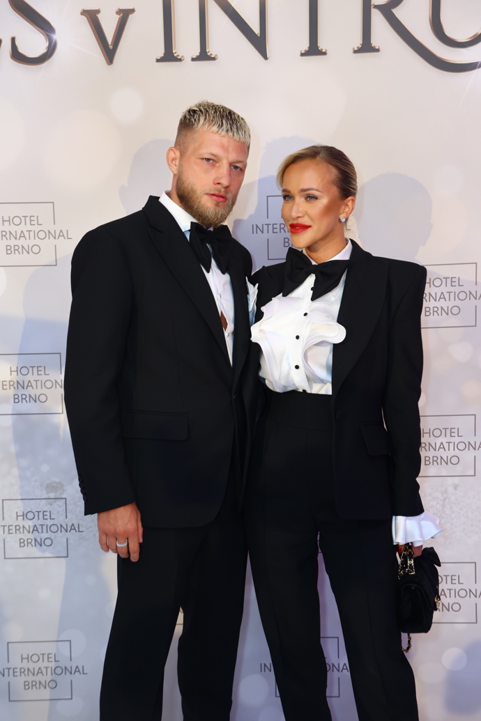 Ples v Intru si nenechali ujít ani Nela Slováková s Radkem Roušalem.