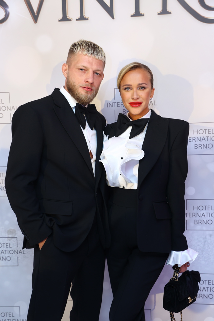 Ples v Intru si nenechali ujít ani Nela Slováková s Radkem Roušalem.