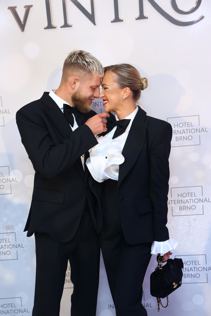 Láska mezi Nelou s Radkem jen kvete.