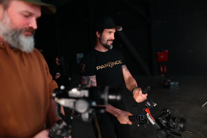 Václav Noid Bárta při práci.