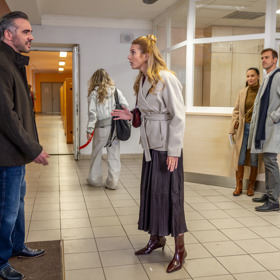 Kokešovi se pořádně pohádají přímo ve škole. 