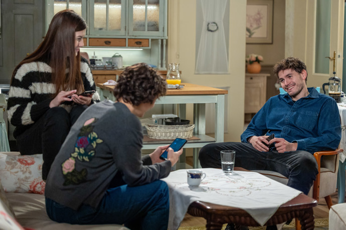 Blanka netuší, že Kristýna, Daniela a Denis mají zvláštní vztah – domluvili se totiž na polyamorii.