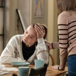 Žofka ale má problémy, na tváři se jí objeví nepříjemná vyrážka.