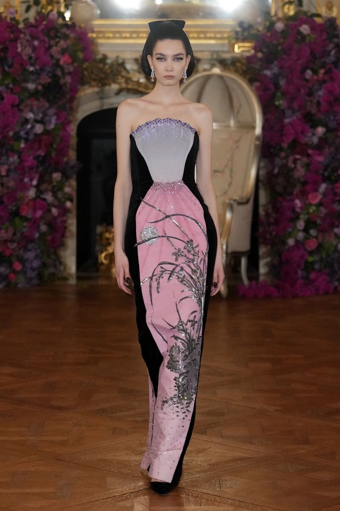 Rézi Simons ovládla pařížský týden módy.