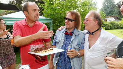 FOTO: Jiří Valenta (uprostřed) a Petr Janda (vpravo) s kamarádem na zahradní párty v roce 2015.