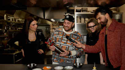 FOTO: Elizabeth Kopecká a Patrik Gémeš představili mangový salát s krevetami.