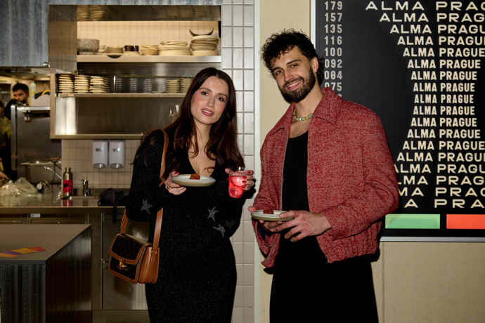 Akci plnou nových chutí a dobrého jídla moderoval herec ze seriálu ZOO, Šimon Bilina. 