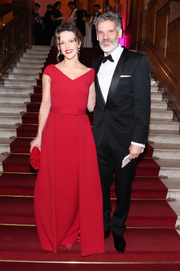 Herečka Andrea Růžičková vynesla róbu na míru od By Personal Tailor. Doprovod jí dělal manžel Mikoláš Růžička.