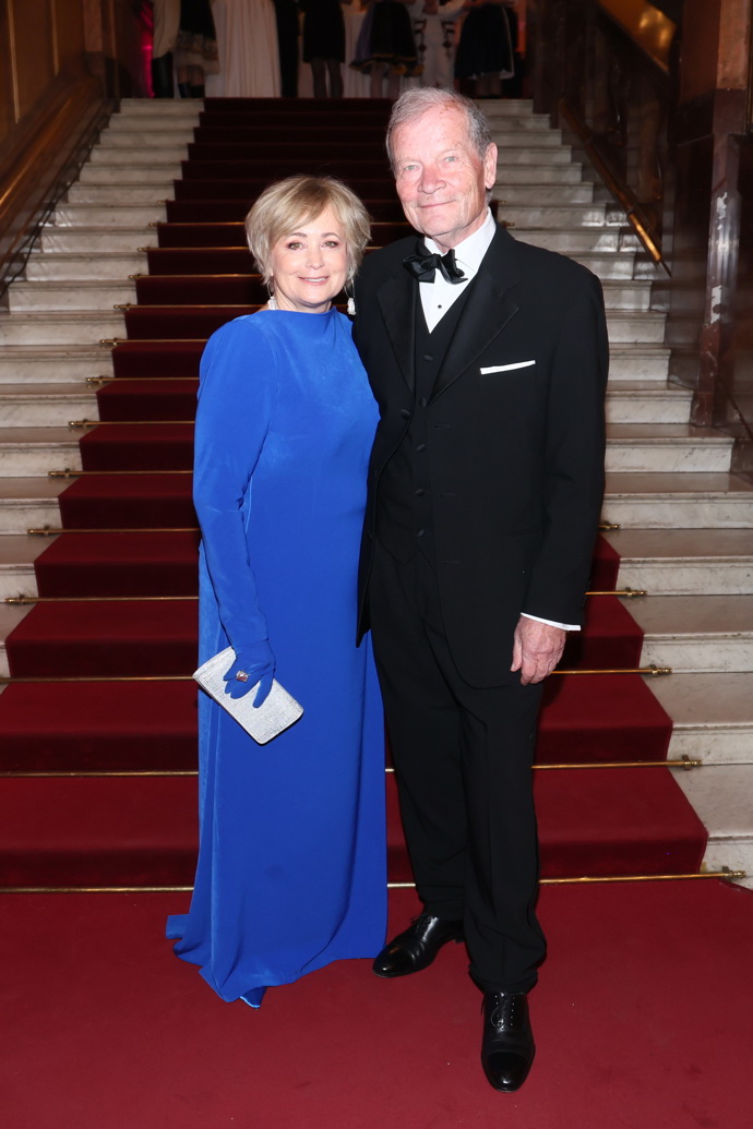 Na Česko-Slovenský ples do pražského Obecního domu vyrazila v doprovodu manžela Toniho Pulma. 