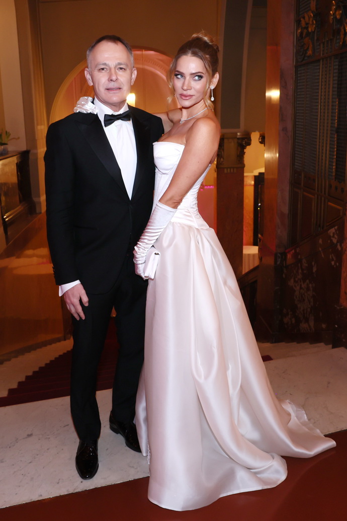 O doprovod se modelce postaral manžel Daniel Volopich. 