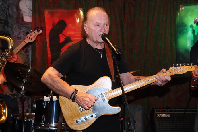 Petr Janda je frontmanem skupiny Olympic.