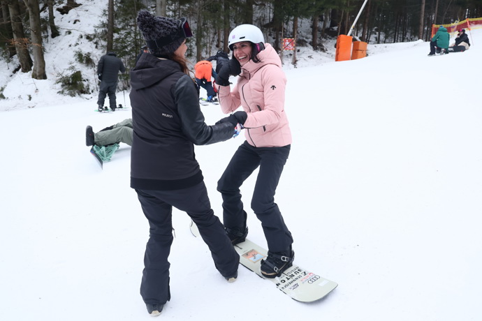  Herečka absolvovala lekci snowboardu.