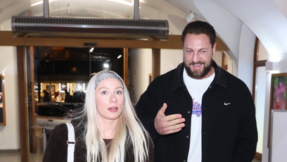 FOTO: Jakub Enžl dorazil s manželkou.