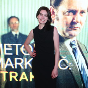 Tvrdí, že jí cynismus není vlastní, a necitlivých formulací upřímně lituje.