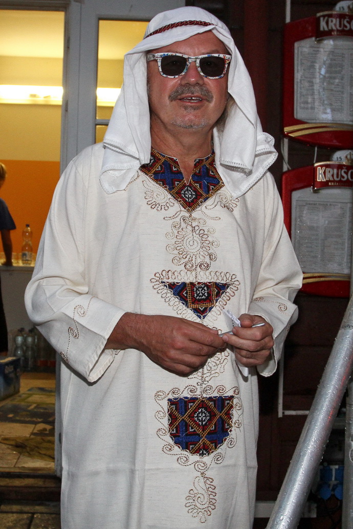 Na filmovém festivalu v Karlových Varech před lety oblékl i bílý kaftan. 