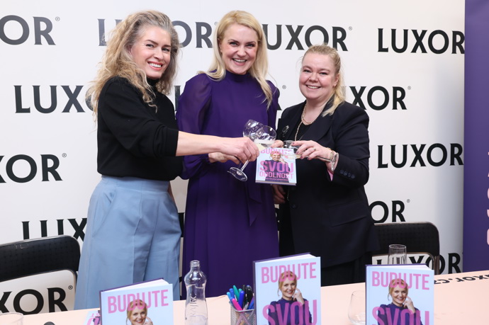 Producentka Olga Menzelová na křtu knihy Lenky Koenigsmark.