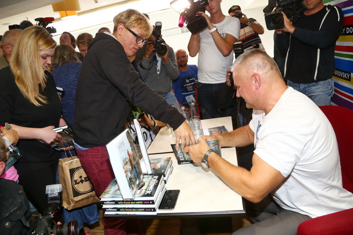 A také o něm napsal knihu, která šla na dračku.