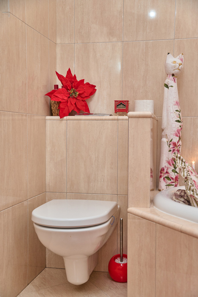 Vánoční hvězda má správnou barvu, a proto je v koupelně Martiny Hudečkové celoročně.