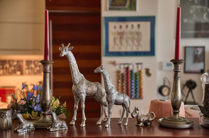 Stříbrné žirafy si Martina koupila pro radost.