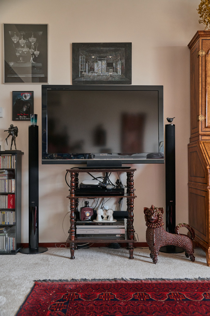 Kousek moderny - opět orámovaný věcmi a obrazy