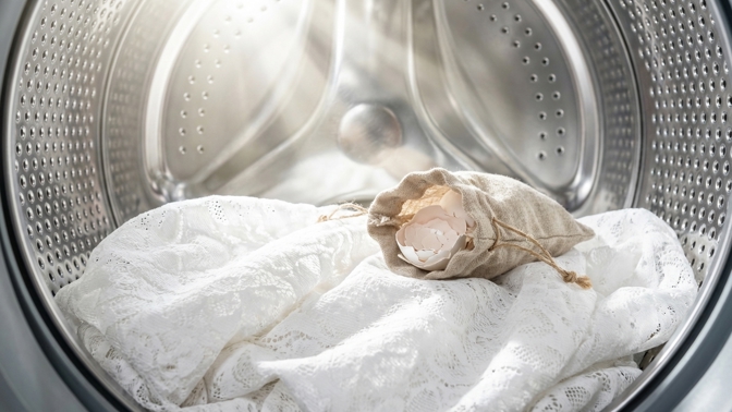 Jak vybělit zašedlé záclony? Zkuste trik s vaječnými skořápkami