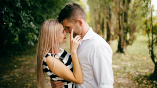 Horoskop lásky na duben 2026: Lvi zažijí romantiku jako z filmu, Váhy konečně najdou harmonii ve vztahu