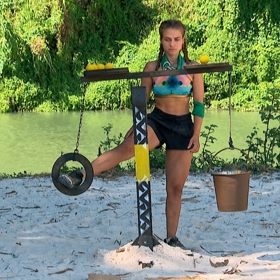 Johana Nováčková během souboje o individuální imunitu. 