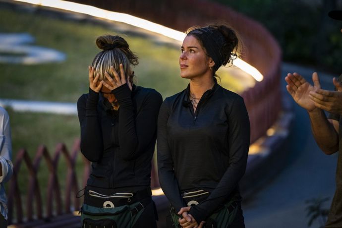 Obě holky svůj konec v závodě nesly velmi těžce a neskrývaly slzy. 